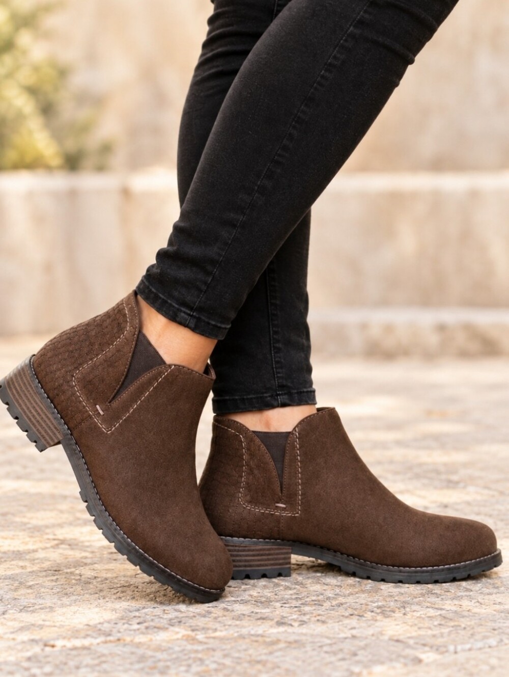 Clarks Clarkwell Demi Western Boho Minimalist Chelsea Lug Sole Comfort Bootie 8M